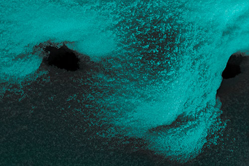 Triangle Powdered Snow Face Atop Soil (Cyan Tone)