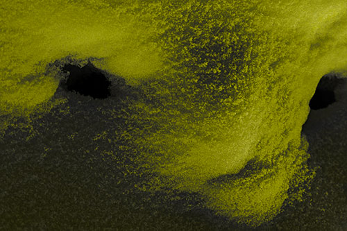 Triangle Powdered Snow Face Atop Soil (Yellow Tone)